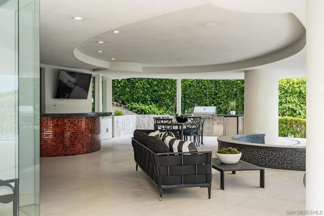6125 Terryhill Drive, La Jolla, CA 92037