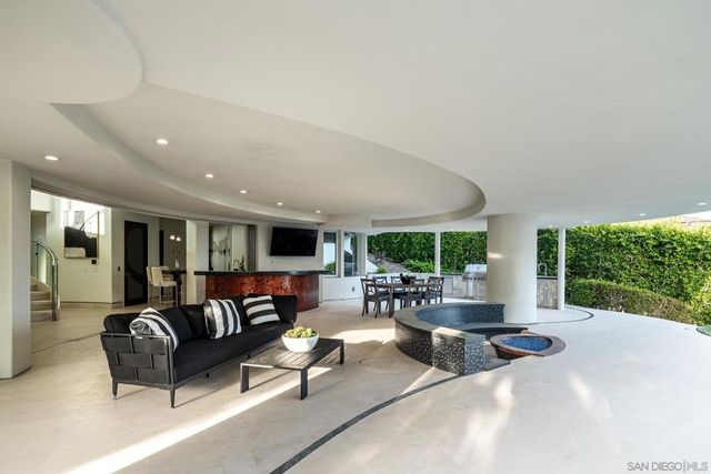 6125 Terryhill Drive, La Jolla, CA 92037