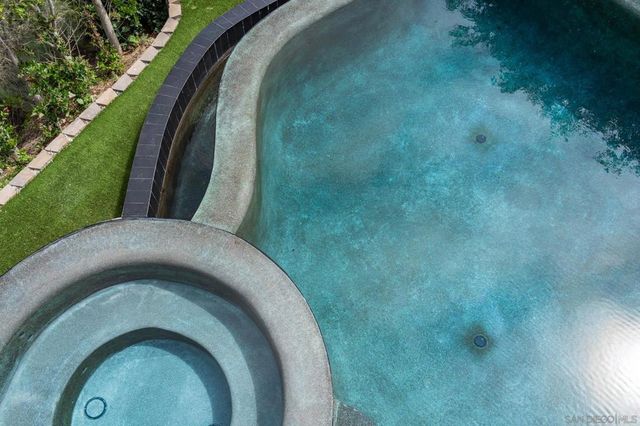 6125 Terryhill Drive, La Jolla, CA 92037