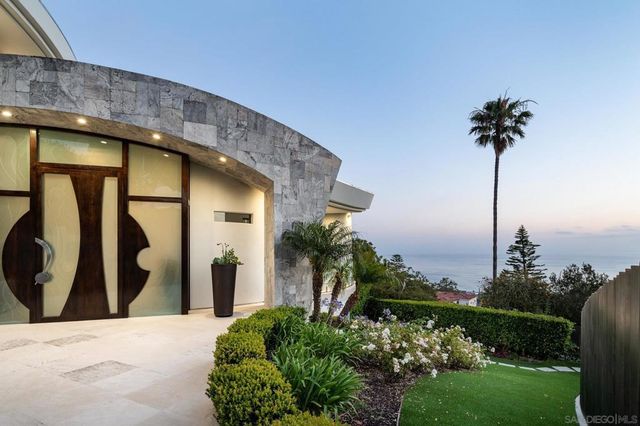 6125 Terryhill Drive, La Jolla, CA 92037