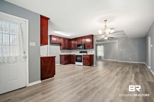 7394 Spaceview Dr, Saraland, AL 36571