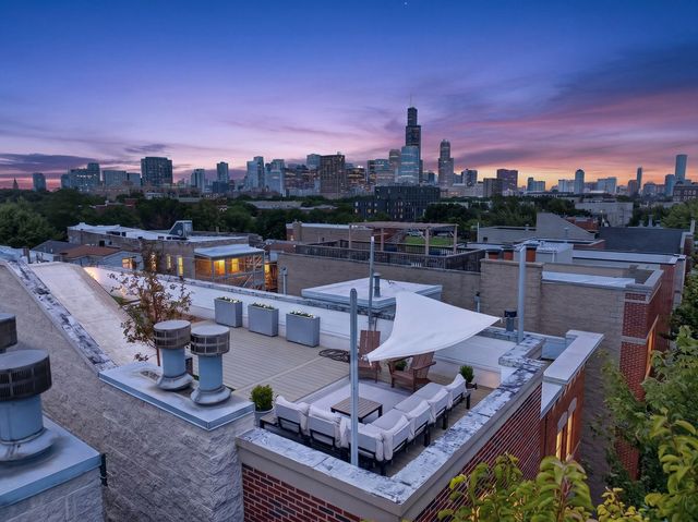 1320 W Grenshaw Street 2, Chicago, IL 60607