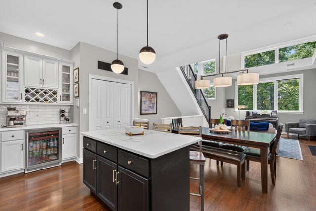 1320 W Grenshaw Street 2, Chicago, IL 60607