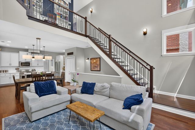 1320 W Grenshaw Street 2, Chicago, IL 60607
