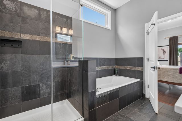 1320 W Grenshaw Street 2, Chicago, IL 60607