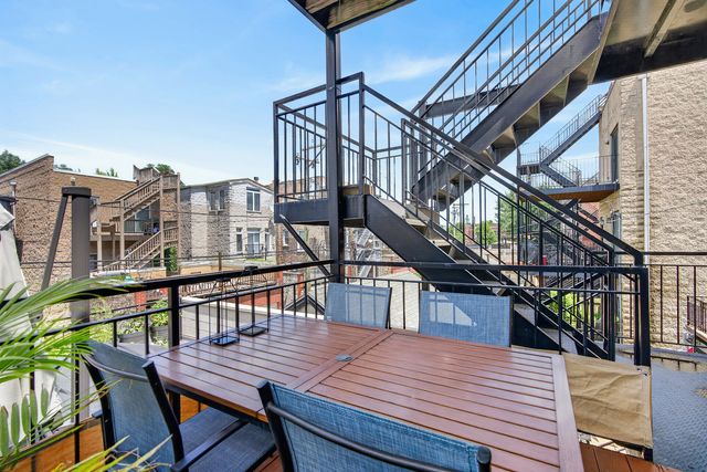 1320 W Grenshaw Street 2, Chicago, IL 60607