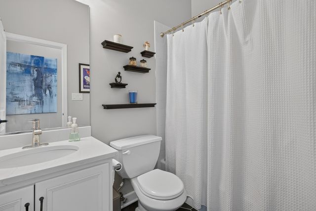 1320 W Grenshaw Street 2, Chicago, IL 60607