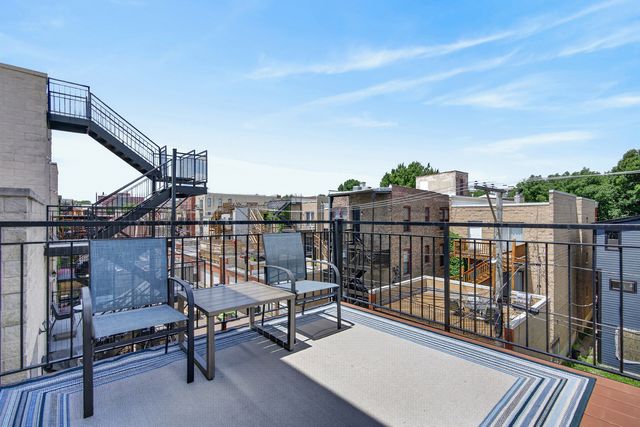 1320 W Grenshaw Street 2, Chicago, IL 60607