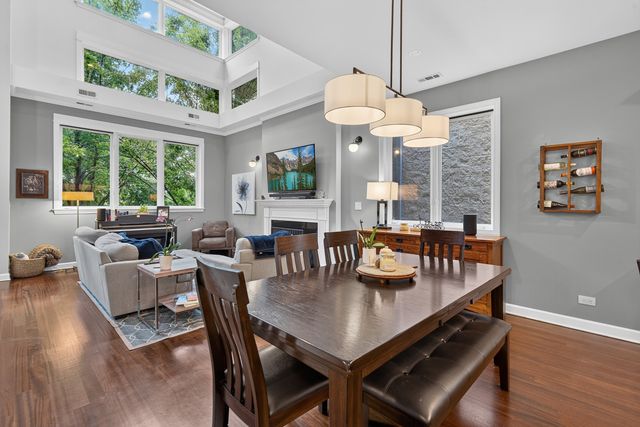 1320 W Grenshaw Street 2, Chicago, IL 60607