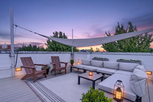 1320 W Grenshaw Street 2, Chicago, IL 60607