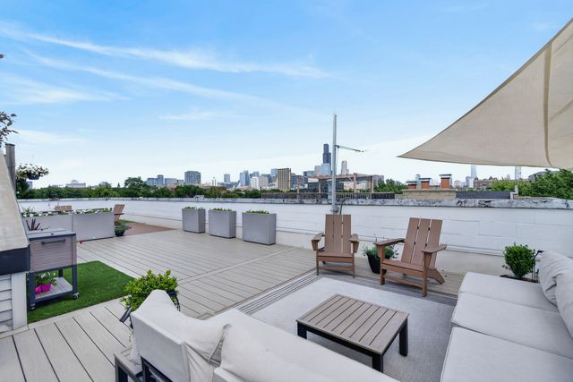 1320 W Grenshaw Street 2, Chicago, IL 60607