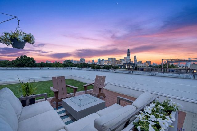 1320 W Grenshaw Street 2, Chicago, IL 60607