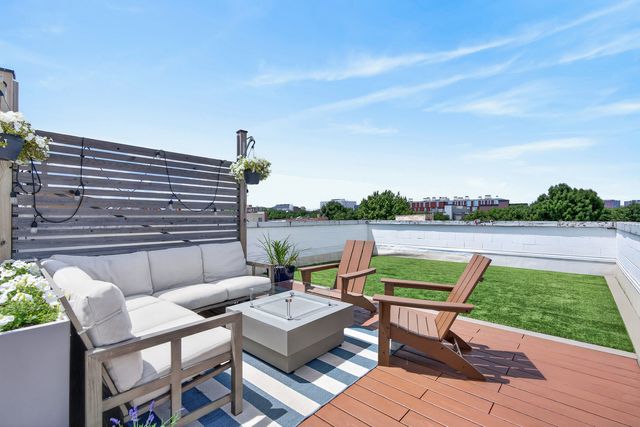 1320 W Grenshaw Street 2, Chicago, IL 60607