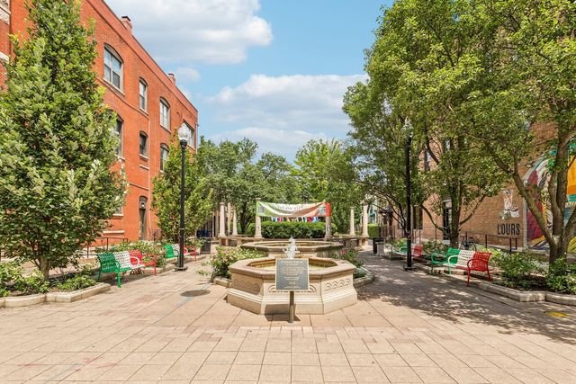 1320 W Grenshaw Street 2, Chicago, IL 60607