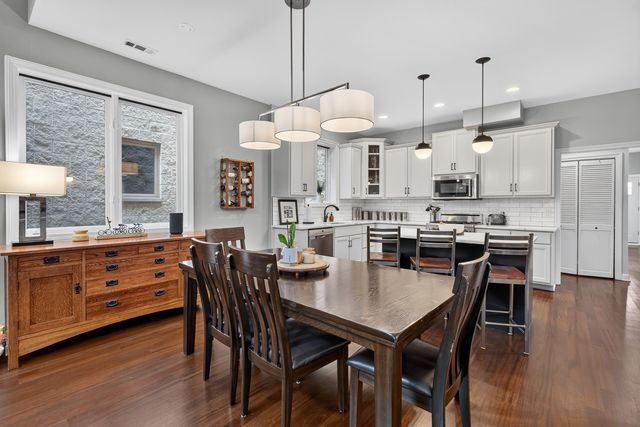 1320 W Grenshaw Street 2, Chicago, IL 60607