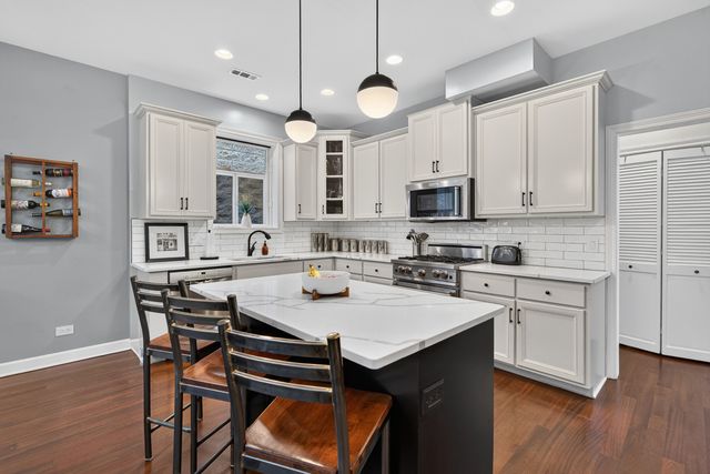 1320 W Grenshaw Street 2, Chicago, IL 60607