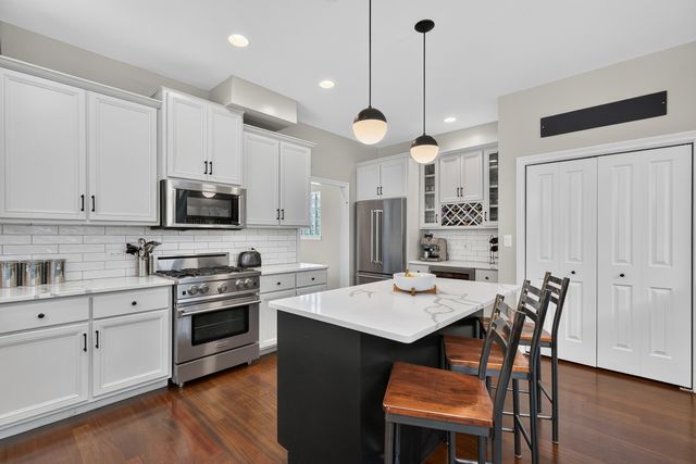 1320 W Grenshaw Street 2, Chicago, IL 60607