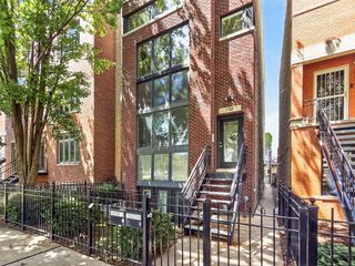 1320 W Grenshaw Street 2, Chicago, IL 60607