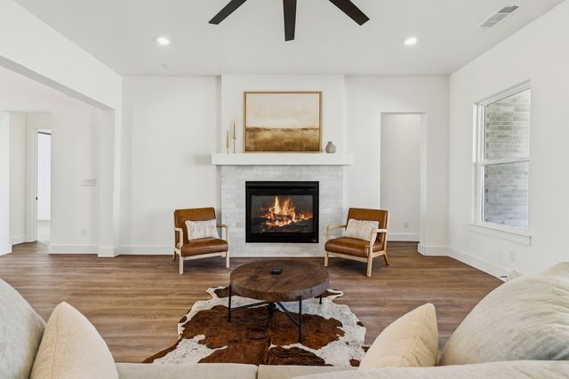 711 Hummingbird Lane, Justin, TX 76247