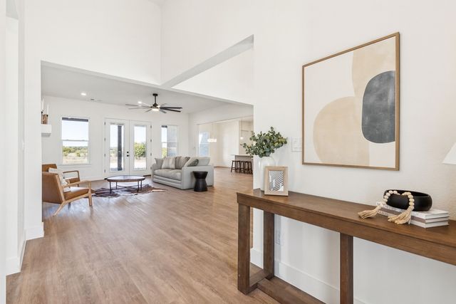 711 Hummingbird Lane, Justin, TX 76247