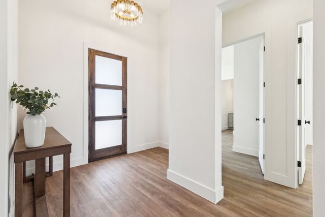 711 Hummingbird Lane, Justin, TX 76247