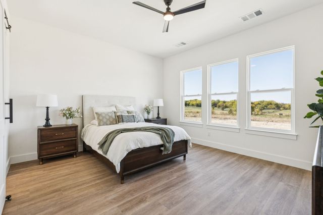 711 Hummingbird Lane, Justin, TX 76247