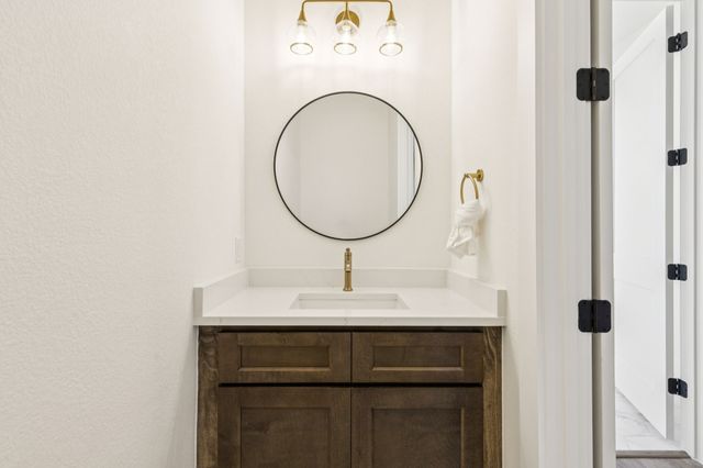 711 Hummingbird Lane, Justin, TX 76247