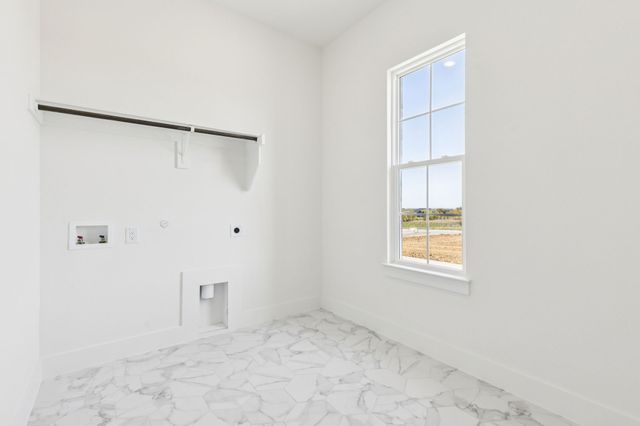 711 Hummingbird Lane, Justin, TX 76247