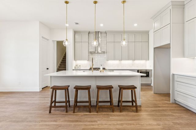 711 Hummingbird Lane, Justin, TX 76247