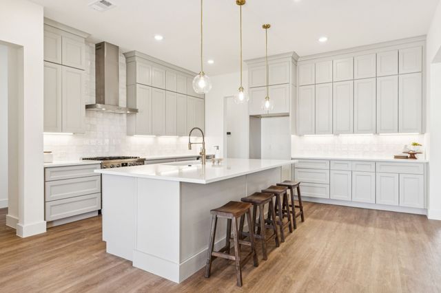 711 Hummingbird Lane, Justin, TX 76247