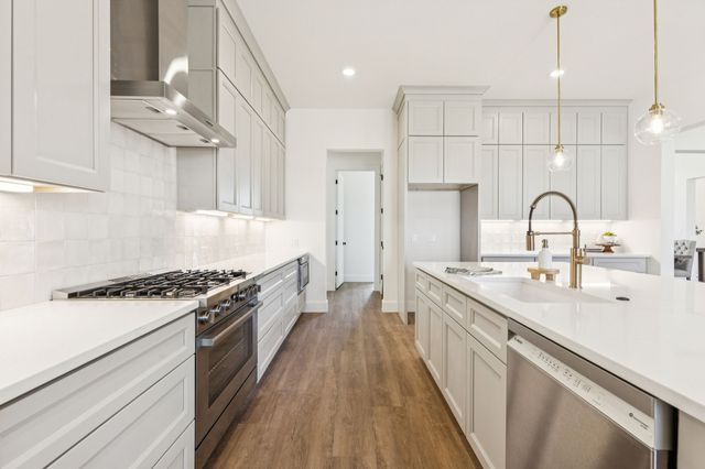 711 Hummingbird Lane, Justin, TX 76247