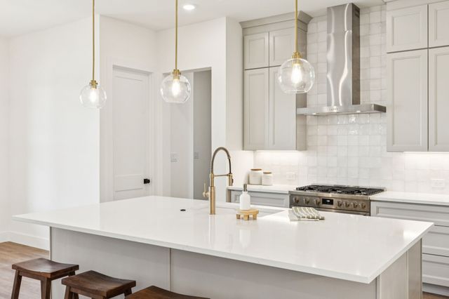 711 Hummingbird Lane, Justin, TX 76247