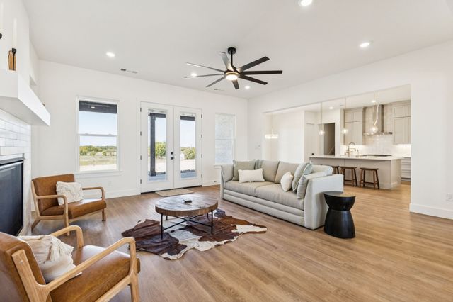 711 Hummingbird Lane, Justin, TX 76247