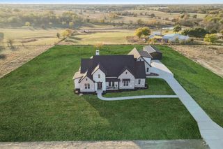 711 Hummingbird Lane, Justin, TX 76247