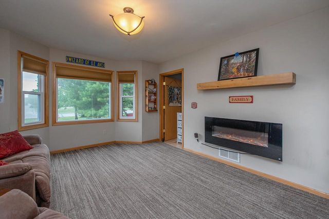 364 Plank ROAD, Mukwonago, WI 53149
