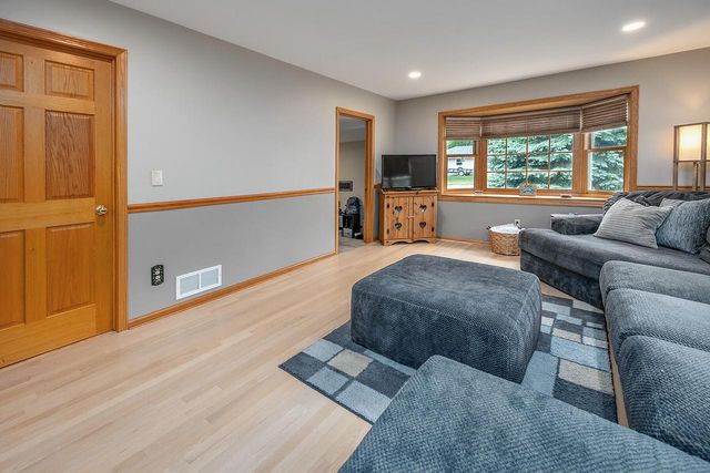 364 Plank ROAD, Mukwonago, WI 53149