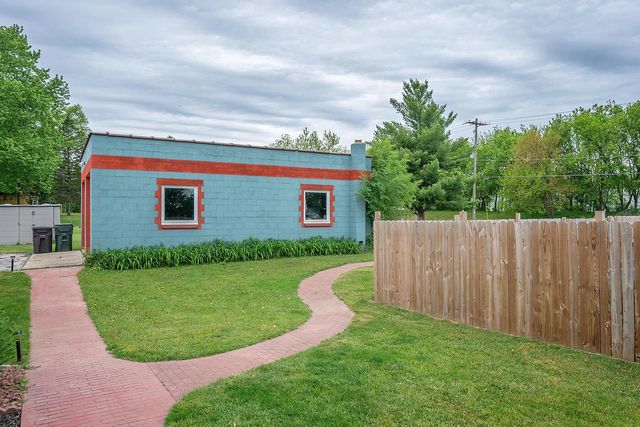 364 Plank ROAD, Mukwonago, WI 53149