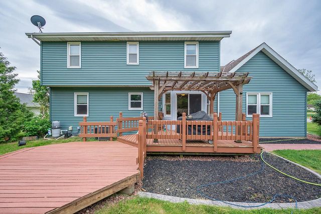 364 Plank ROAD, Mukwonago, WI 53149