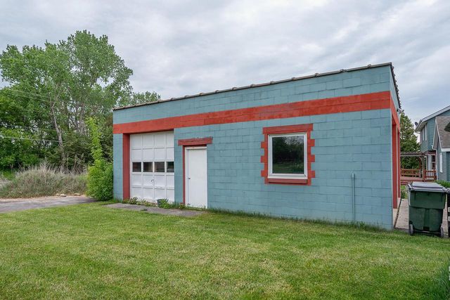 364 Plank ROAD, Mukwonago, WI 53149