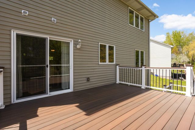 9080 Parkside Drive, Woodbury, MN 55125