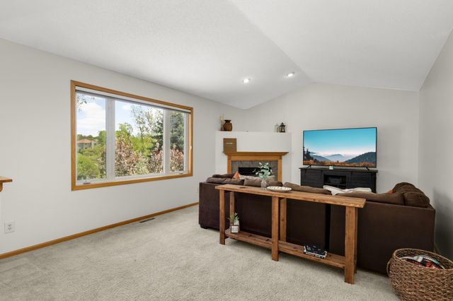 9080 Parkside Drive, Woodbury, MN 55125