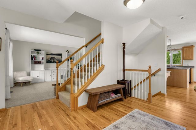 9080 Parkside Drive, Woodbury, MN 55125