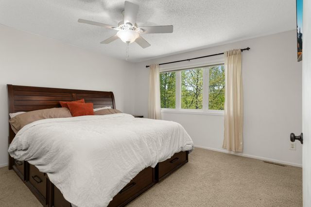 9080 Parkside Drive, Woodbury, MN 55125