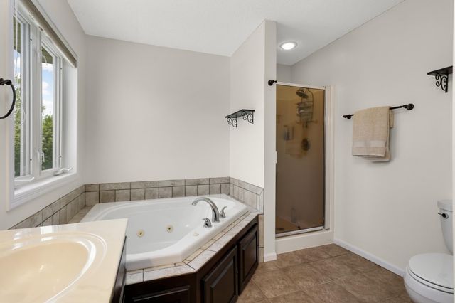 9080 Parkside Drive, Woodbury, MN 55125
