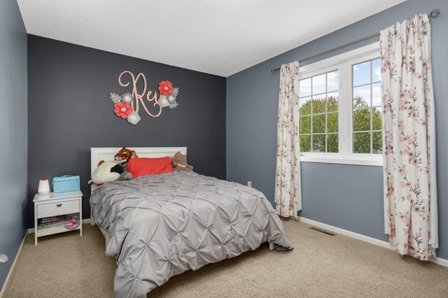 9080 Parkside Drive, Woodbury, MN 55125