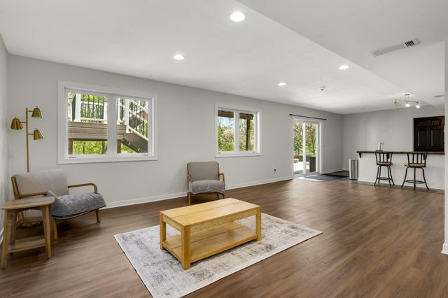 9080 Parkside Drive, Woodbury, MN 55125