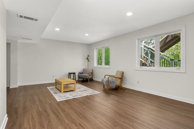 9080 Parkside Drive, Woodbury, MN 55125