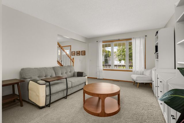 9080 Parkside Drive, Woodbury, MN 55125