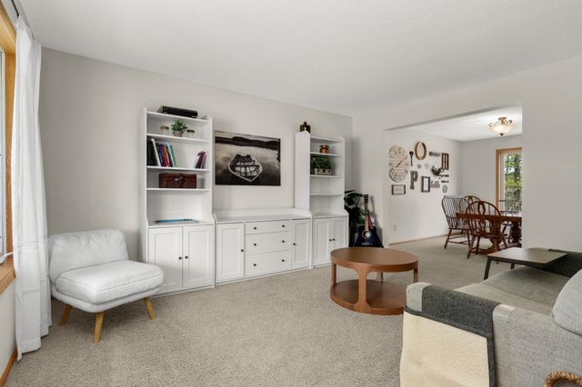 9080 Parkside Drive, Woodbury, MN 55125