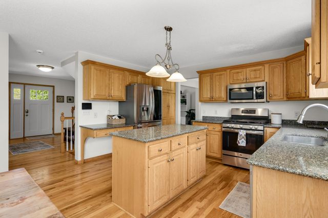 9080 Parkside Drive, Woodbury, MN 55125
